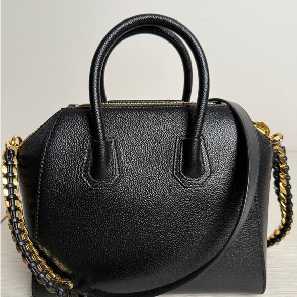 Givenchy Mini Antigona bag in grained Black Leather - Picture 4 of 9